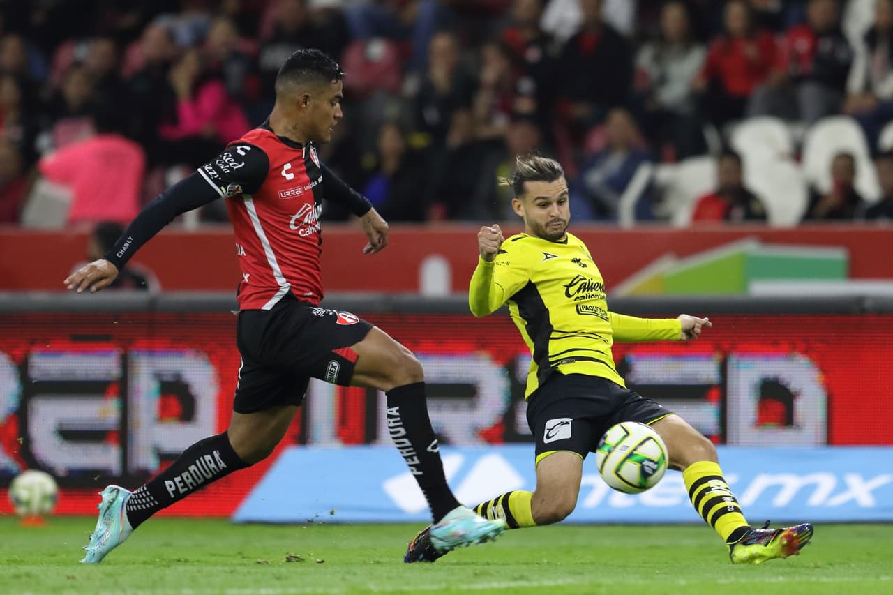 Con anotaciones de Julio César Furch (61) y Julián Quiñones (74 de penal), Atlas finalmente debutó con triunfo ante su gente en la Jornada 2 de Clausura 2023. Mazatlán encontró el descuento vía Nicolás Benedetti al 85’, pero no le alcanzo para llevarse un punto.