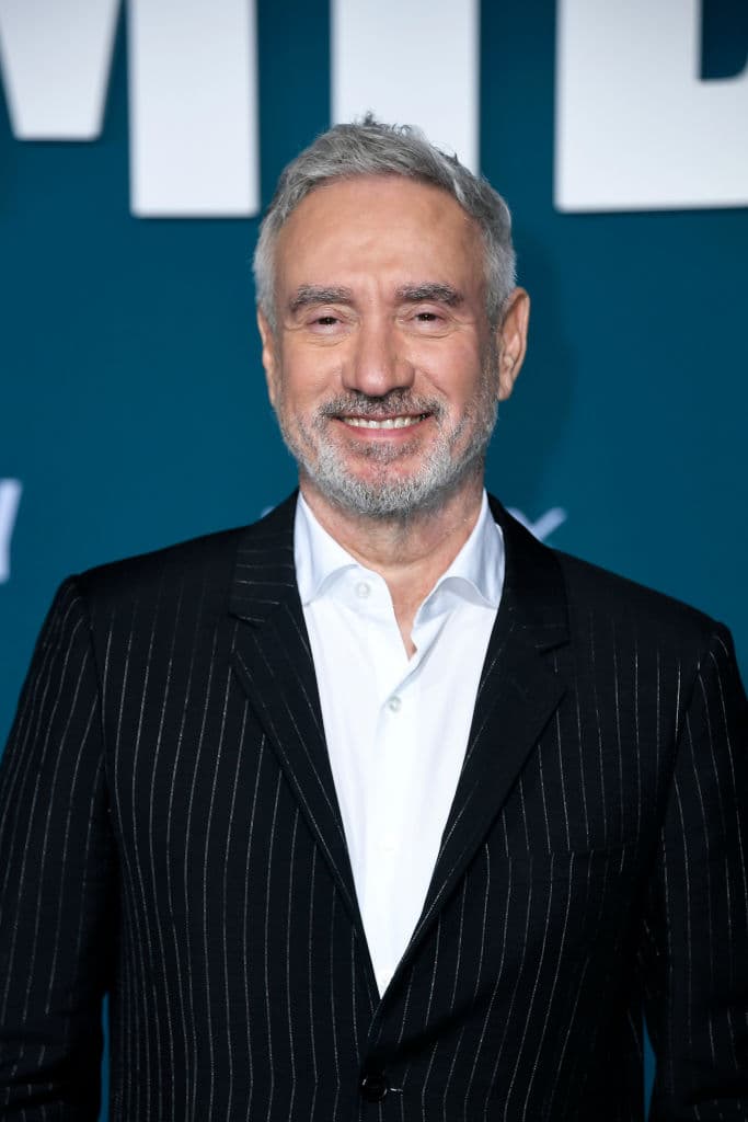Roland Emmerich – 200 millones de dólares.
<br>