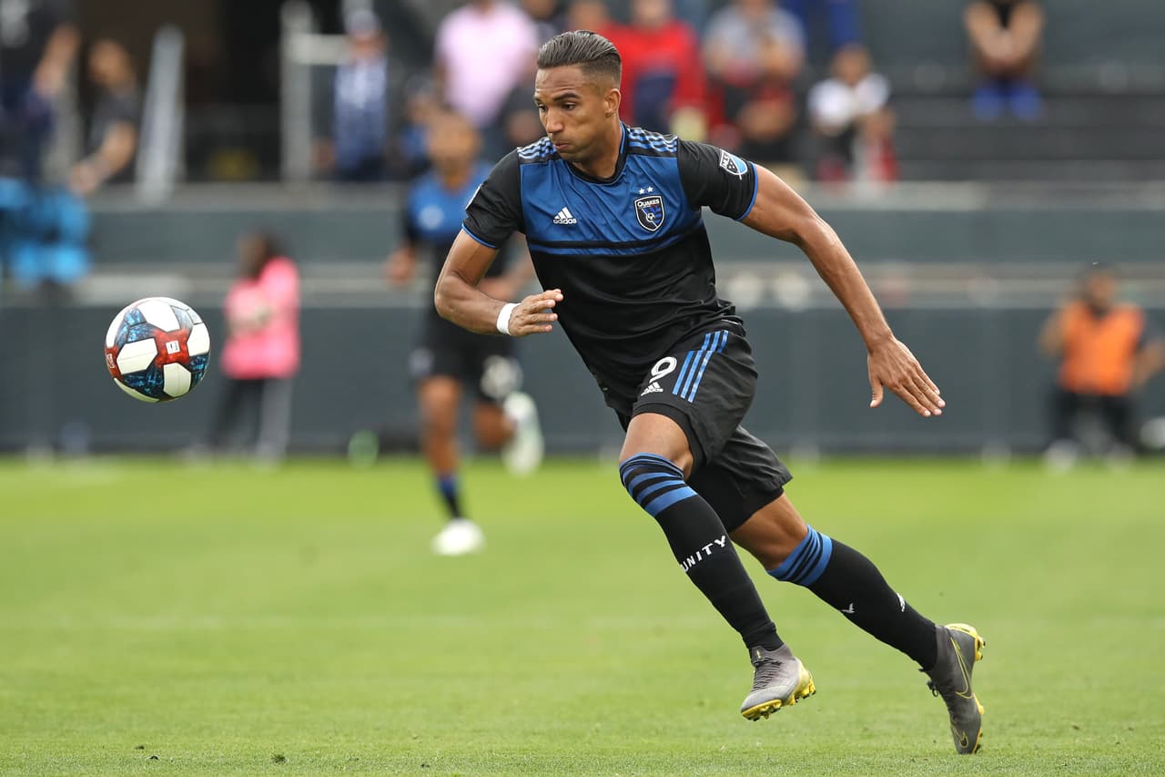 El holandés Danny Hoessen entregó dos goles a San Jose Earthquakes, que sorprendió al superar por 4-1 a Sporting Kansas City.