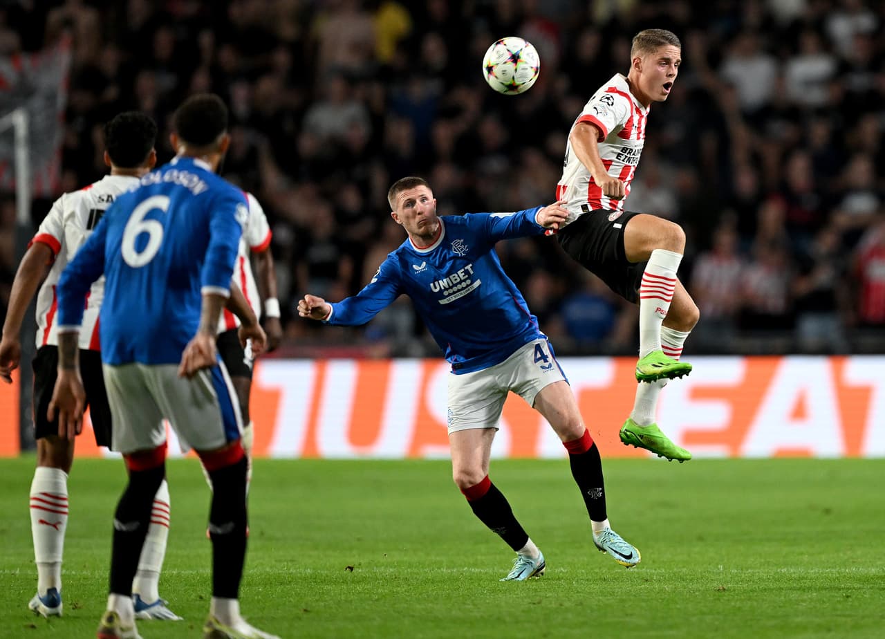 Rangers se impuso con un gol de Antonio Colak, quien aprovechó un error de la defensa del PSV Eindhoven.