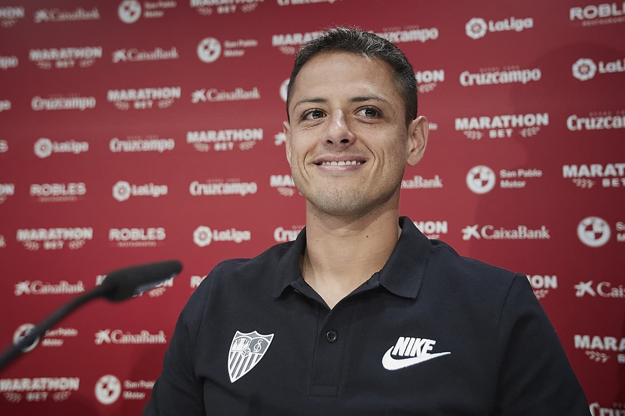 Javier el ‘Chicharito’ Hernández se va del West Hay y firmó por tres temporadas con el Sevilla.