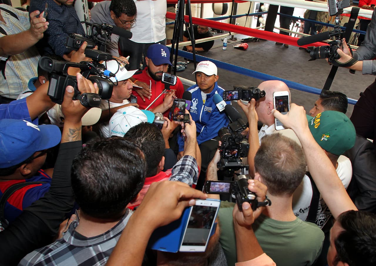 Esta es una gran oportunidad de conseguir una cuarta corona mundial algo que mi gran ídolo Alexis Arguello no pudo lograr y yo busco conquistar este sábado y lo hago en su memoria. Para mí sería un honor lograrlo”, dijo González