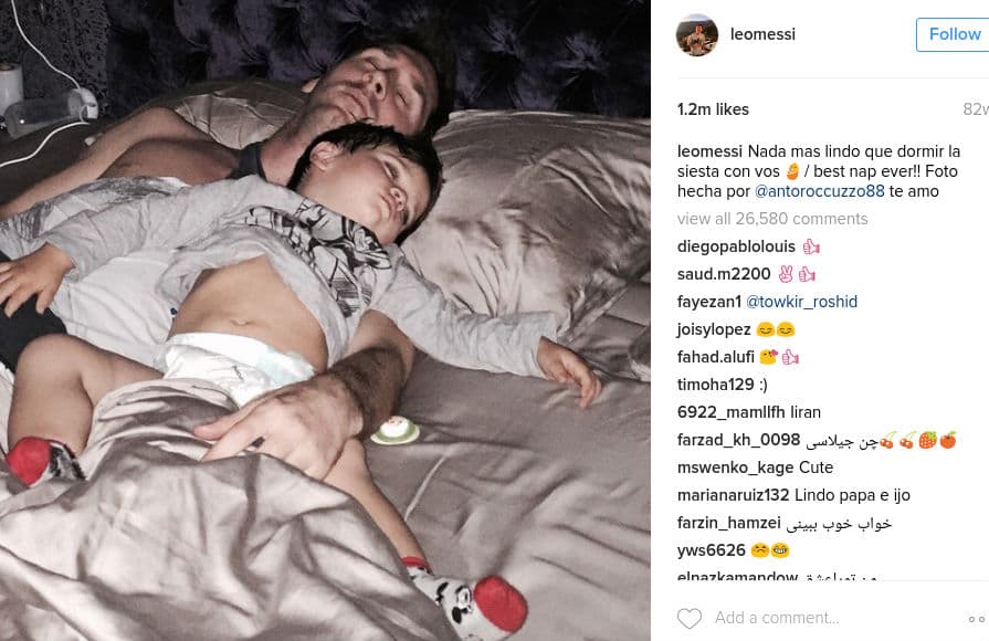 Siesta de campeones: Lionel Messi con su hijo Thiago