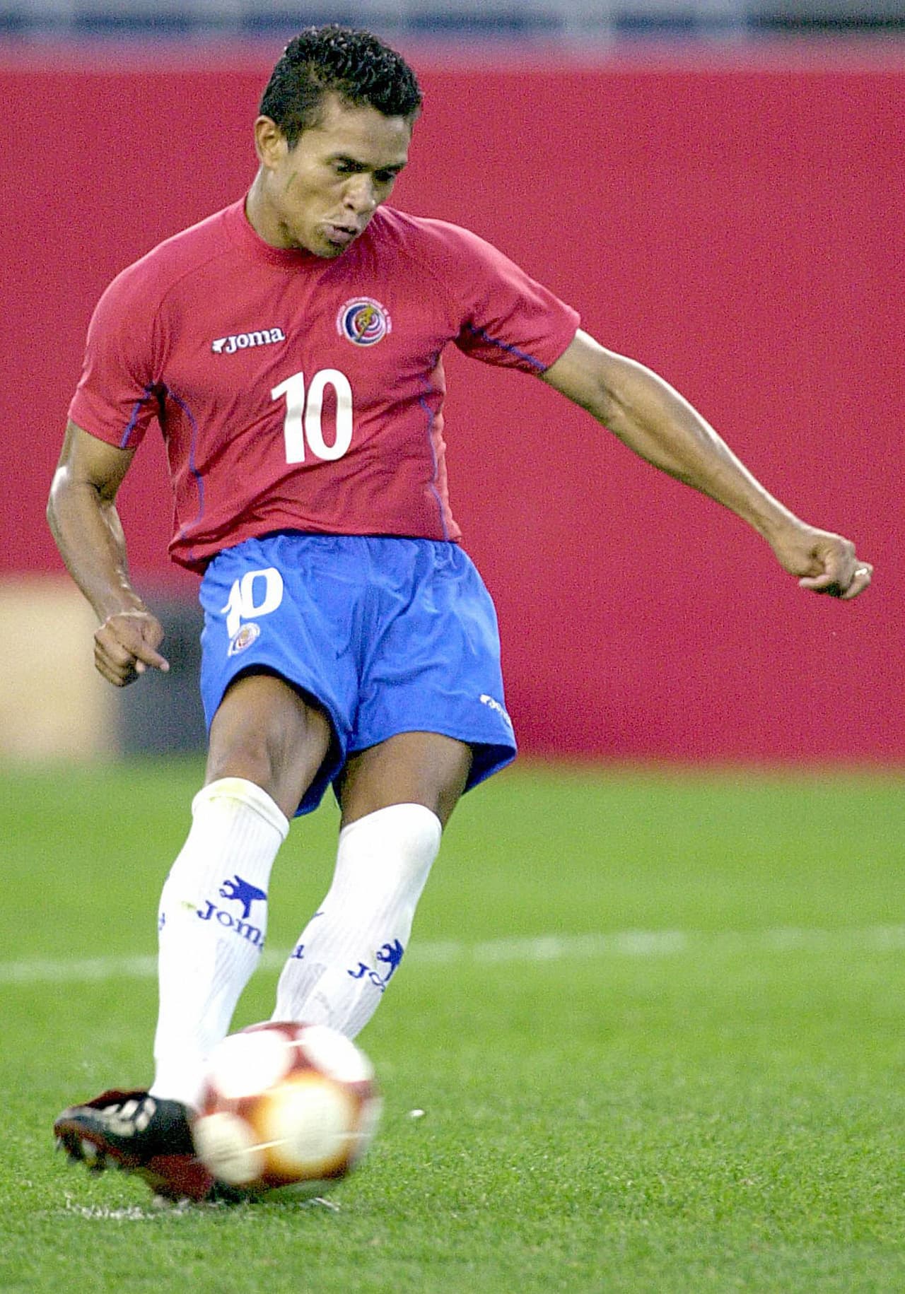De fino y educado toque de balón, Walter 'Paté' Centeno anotó nueve veces en Copa Oro con Costa Rica. Esto lo pone en séptimo lugar, empatado con otros dos delanteros.