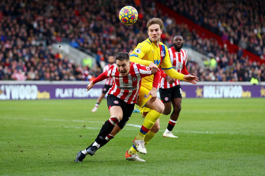 Manchester United tropieza y empatan 1-1 con el Southampton, Manchester City pasa por encima del Norwich City 0-4, Brentford empató 0-0 con el Crystal Palace, Everton golea 3-0 al leeds United y Watford cae en casa 0-2 con el Brighton & Hove Albion.