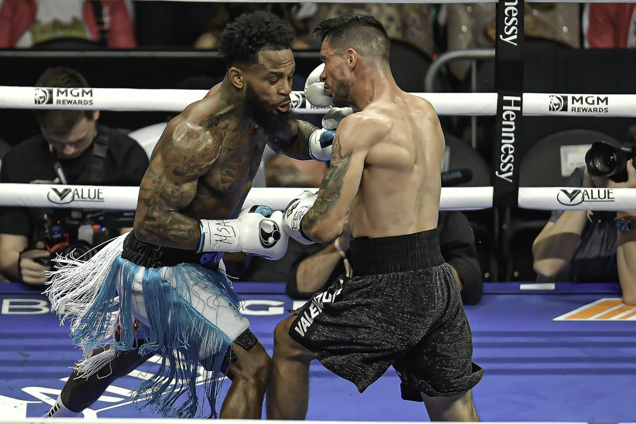 Montana Love y Gabriel Gollaz protagonizaron la pelea coestelar en la T-Mobile Arena por el título vacante norteamericano de la FIB en peso ligero que terminó ganando el estadounidense por DU.