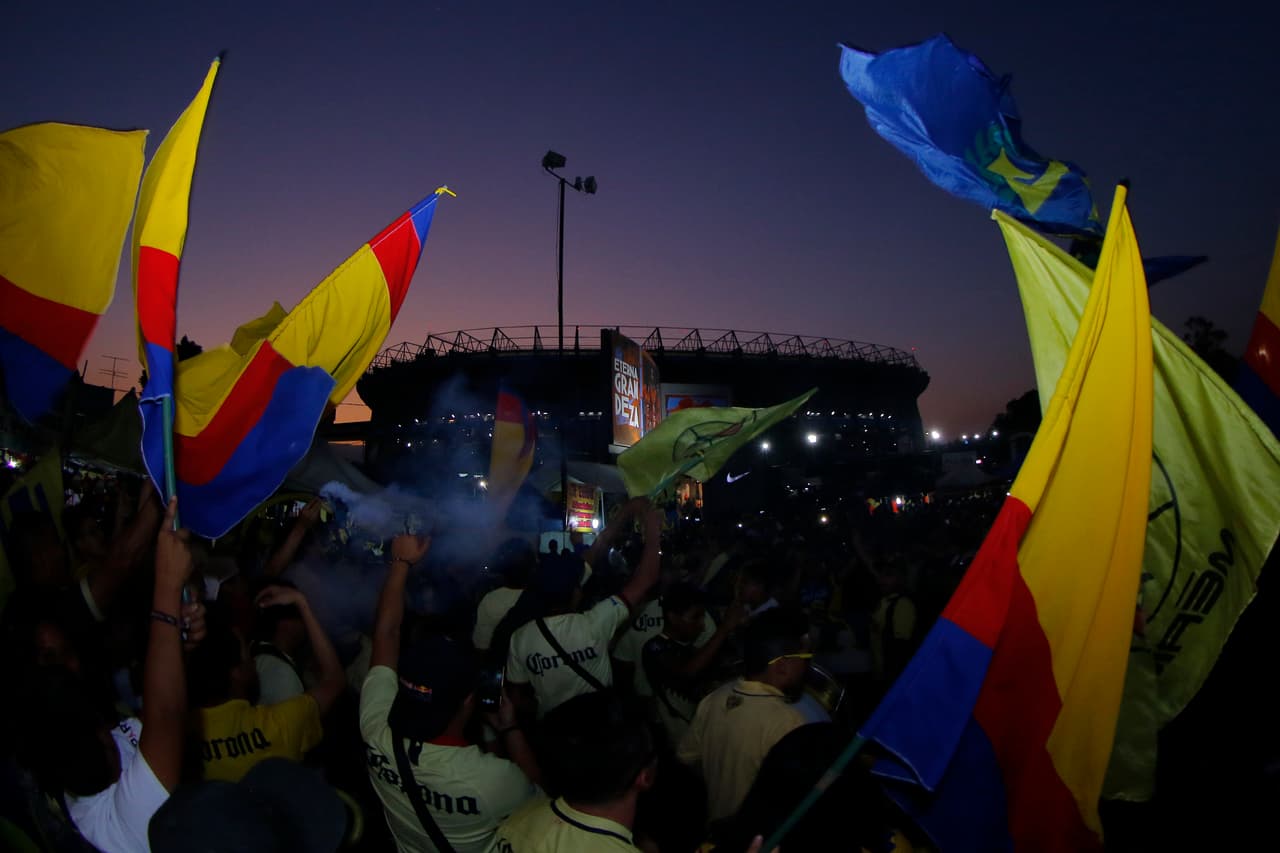 Así vivieron los aficionados los momentos previos al Súper Clásico por la Copa MX entre Águilas del América y Chivas del Guadalajara en el Estadio Azteca.