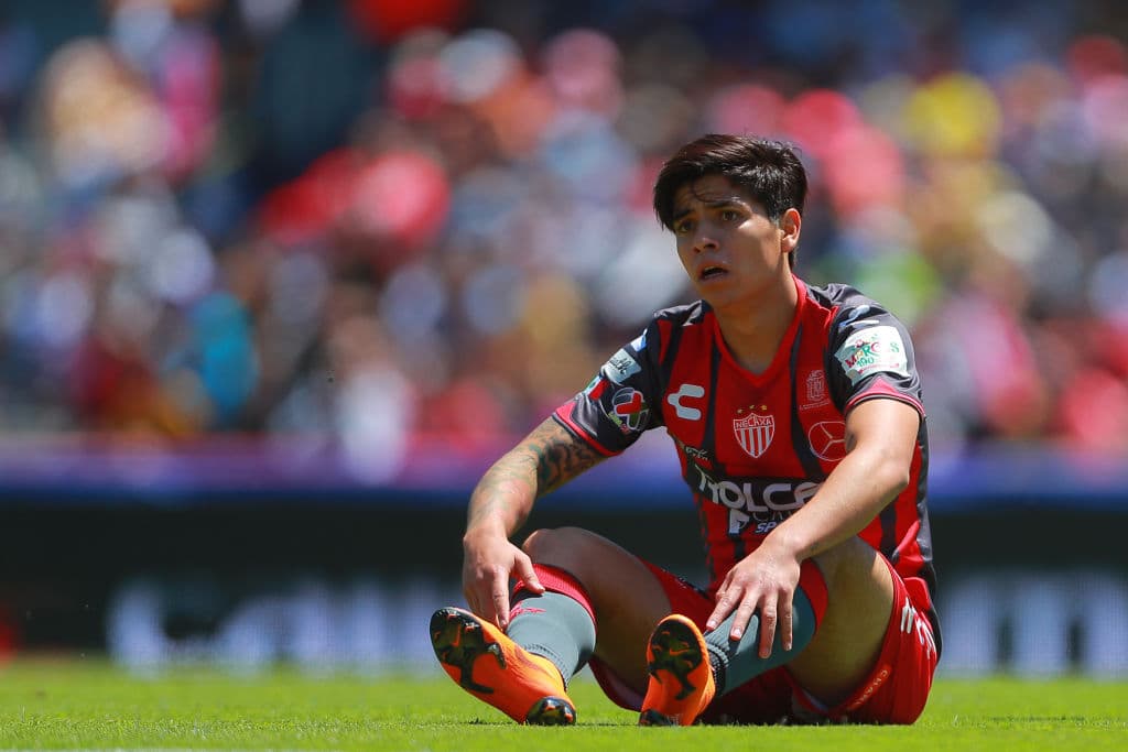 Su comienzo con los 'Rayos' no fue fácil y estuvo muy lejos de los reflectores. Tuvo que esperar varios meses antes de debutar en el primer equipo tanto en Copa MX como en Liga MX.