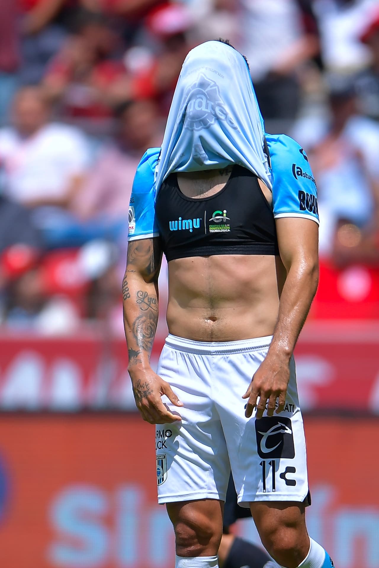 Los jugadores de Querétaro tienen motivos suficvientes para ocultarse de las camaras tras la goleada.