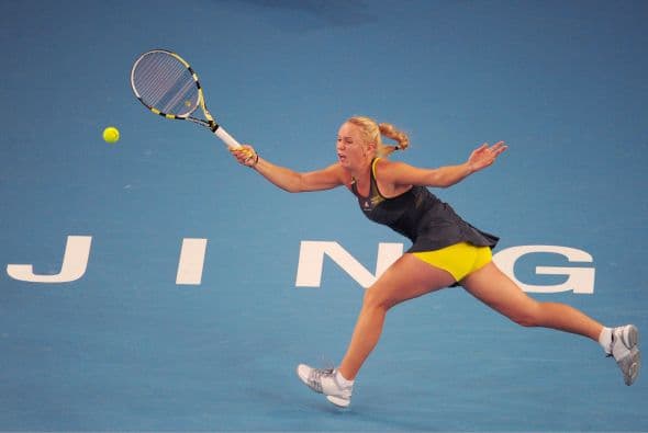 La danesa de 1.77 metros de estatura logró un buen juego ante su rival Ivanovic.