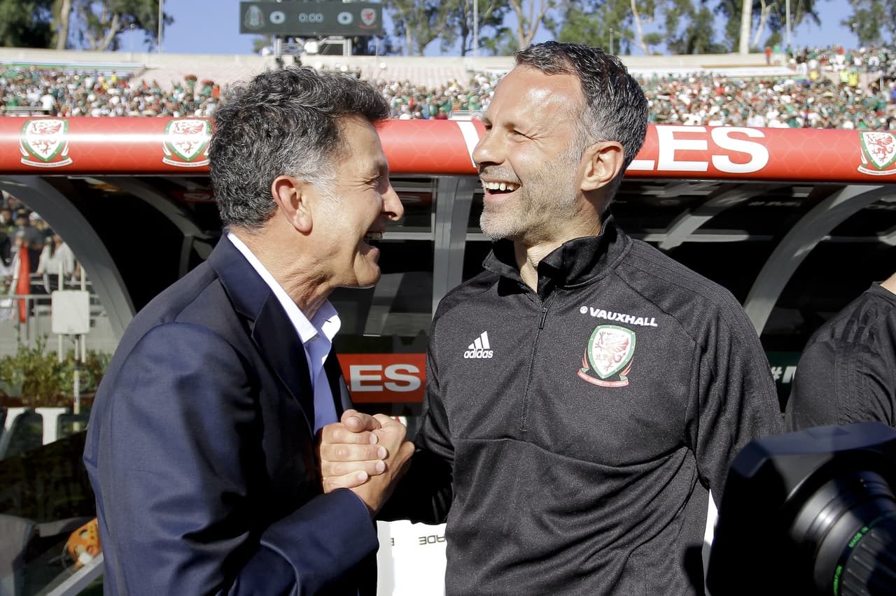 Osorio asumió el partido como una preparación y amistoso, en un reencuentro con Ryan Gibbs, DT de Gales, a quien conoció en la Premier League.
