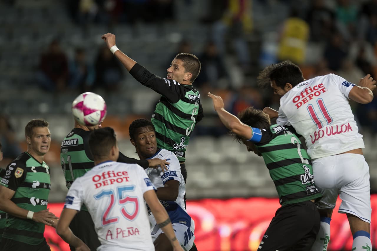 Santos elaboró una gran jugada colectiva y Julio Furch empató el encuentro con certero remate de cabeza.