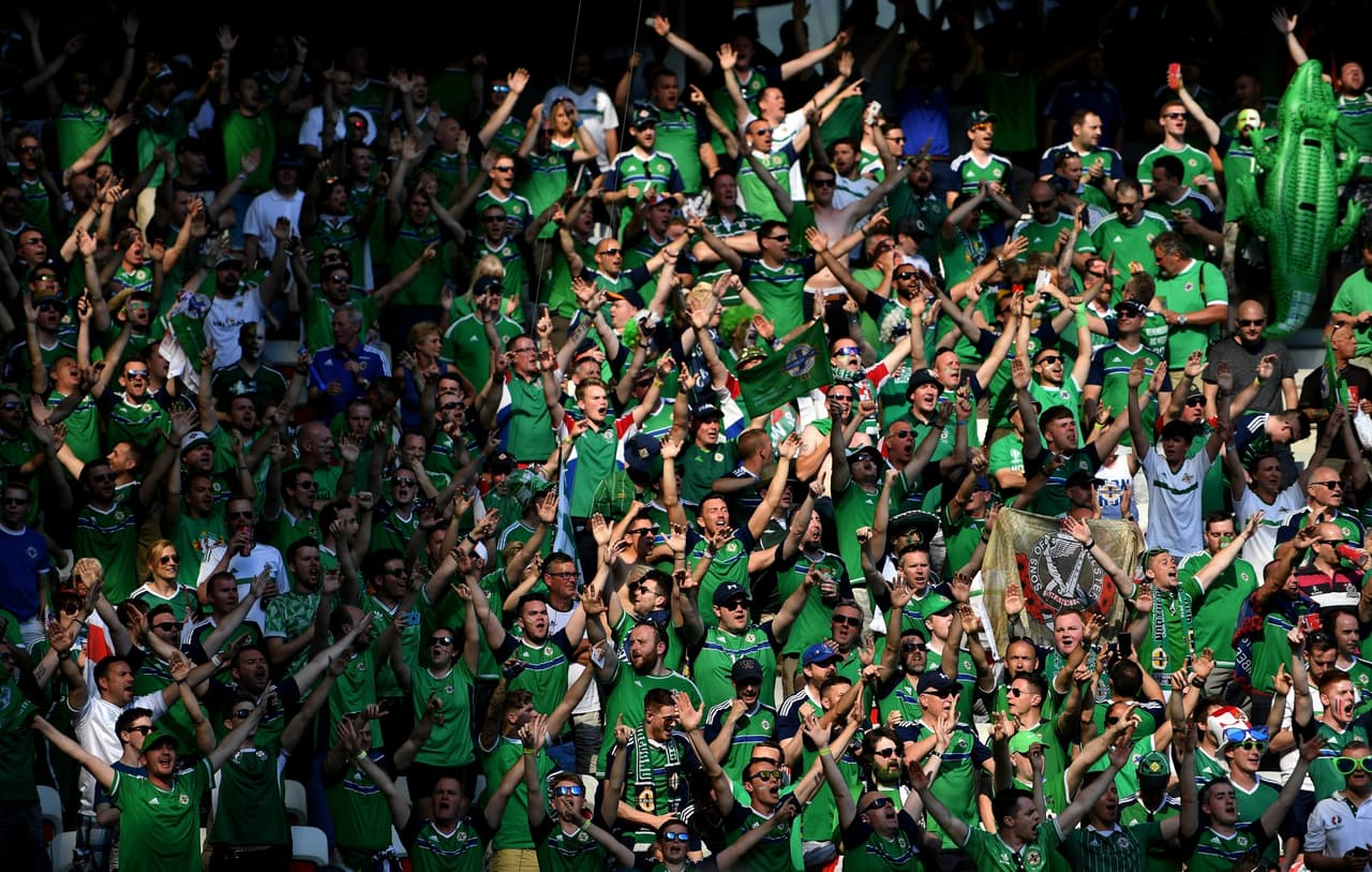 El Norte de Irlanda llega por vez primera a la Eurocopa y sus fans con la emoción a todo lo que da.