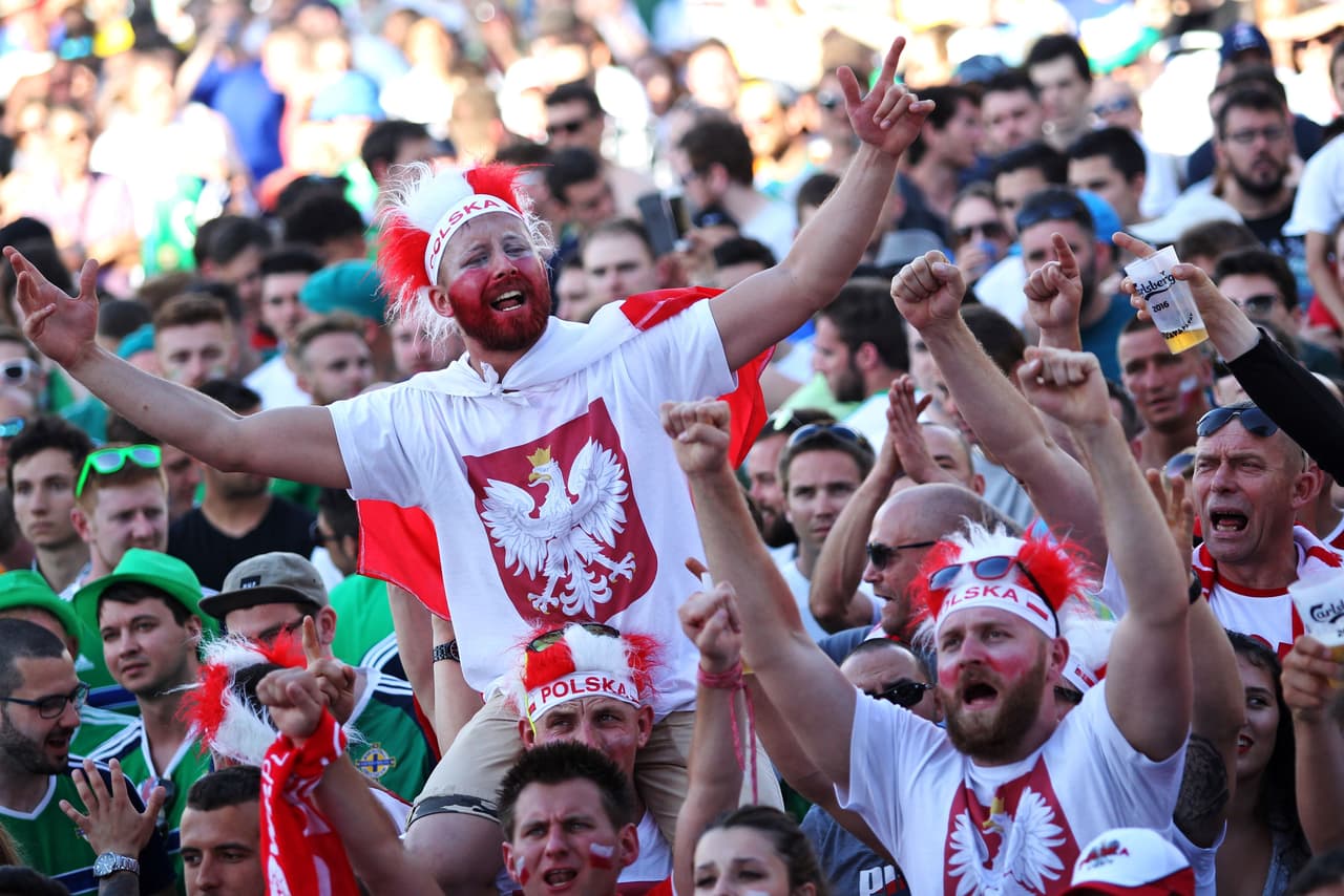 Polacos y noirlandeses convivieron demanera pacífica en el estadio de Niza.