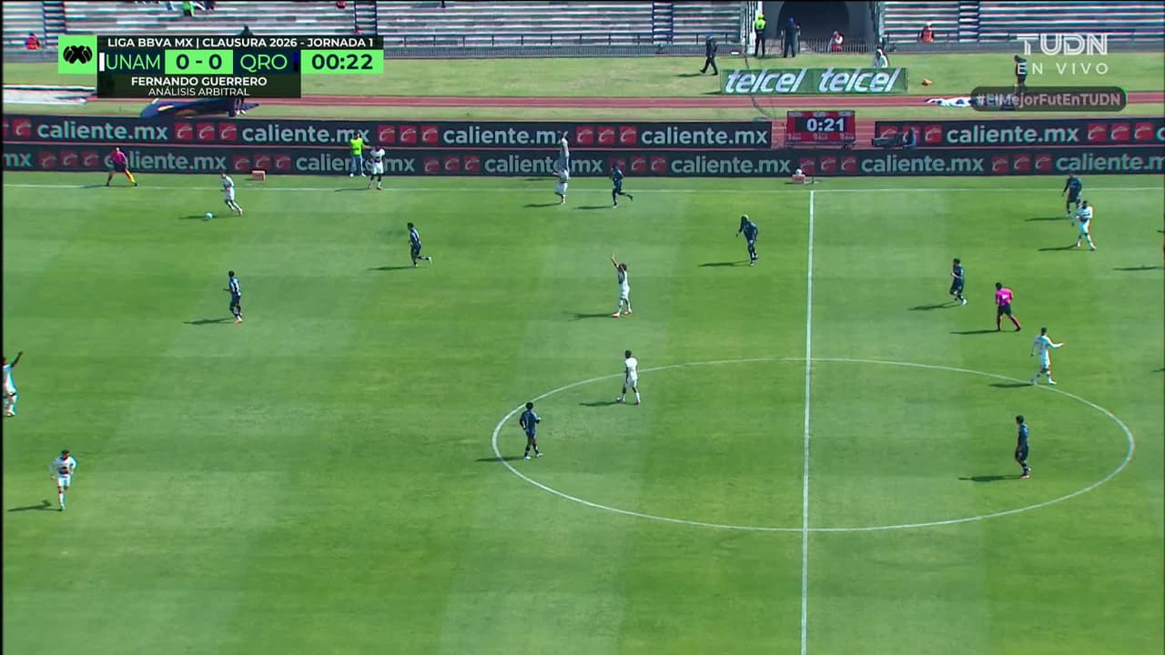 Arranca el partido y la pelota está en juego.