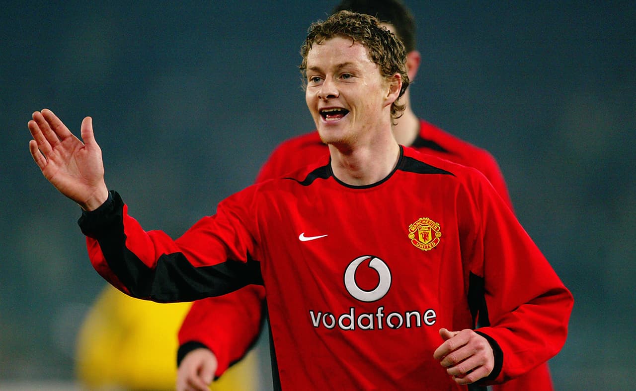 El delantero noruego Ole Gunnar Solskjaer anotó el gol del triunfo del Manchester United 1-0 sobre West Bromwich en el inicio de la temporada 2002/2003, donde conquistaron la Premier con 83 puntos.