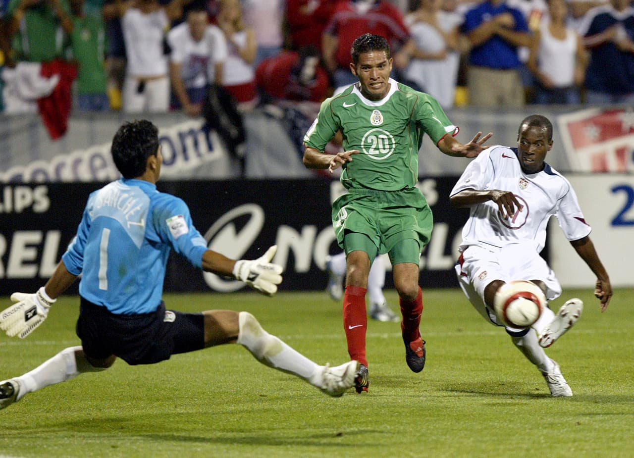 El 3 de septiembre de 2005, Estados Unidos venció a México 2-1 en Columbus, territorio en el que el 'Tri' siempre sufrió derrotas (hasta esta eliminatoria). Eso impulso a los estadounidenses.
