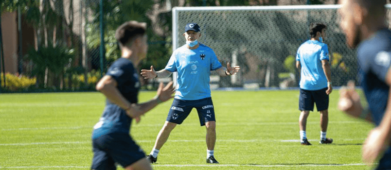 Un Javier Aguirre intenso y agresivo deportivamente