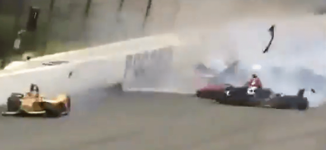 James Hinchcliffe, Takuma Sato y Pietro Fittipladi fueron otros tres pilotos involucrados en este severo percance. Se informa que han sido atendidos. No se sabe si todos podrán reanudar la carrera.