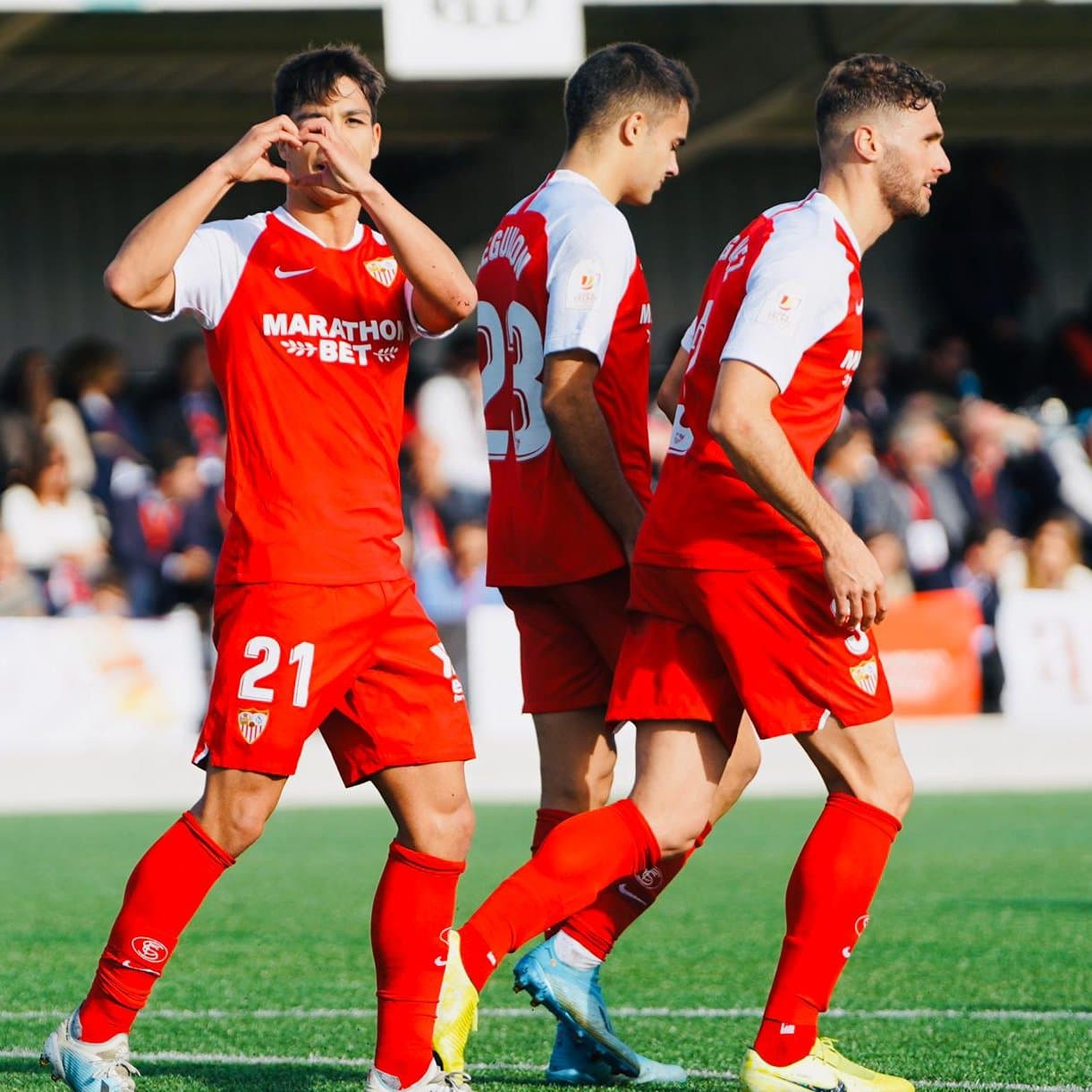 Sevilla no muestra piedad y vence 5-0 a Escobedo y avanza a la siguiente ronda en la Copa del Rey. Javier Hernández sólo jugó 15 minutos.