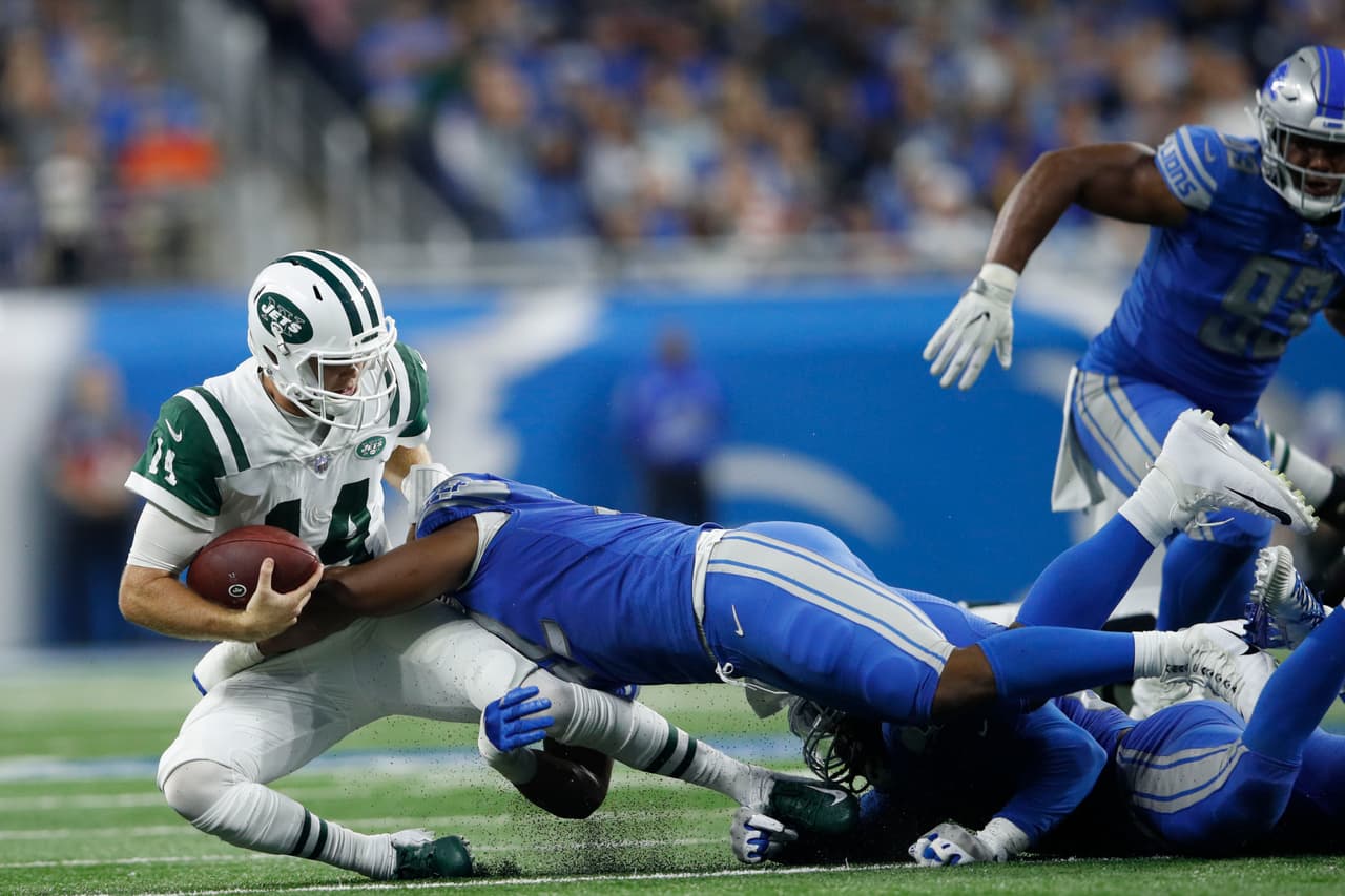 Intercepción devuelta hasta touchdown, presión, captura, no pintaba nada bien el comienzo en la NFL para Darnold. Pero se repondría.