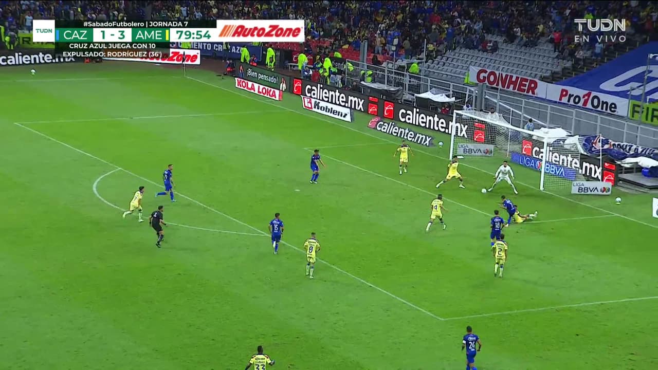 ¡GOL!  anota para Cruz Azul. Uriel Antuna