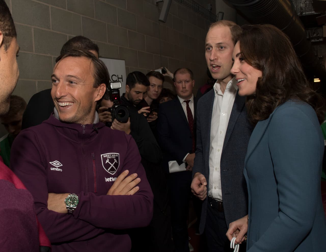 Precisamente esta ceremonia de graduación es un reconocimiento al entrenamiento de más de 150 entrenadores jóvenes en toda Gran Bretaña.