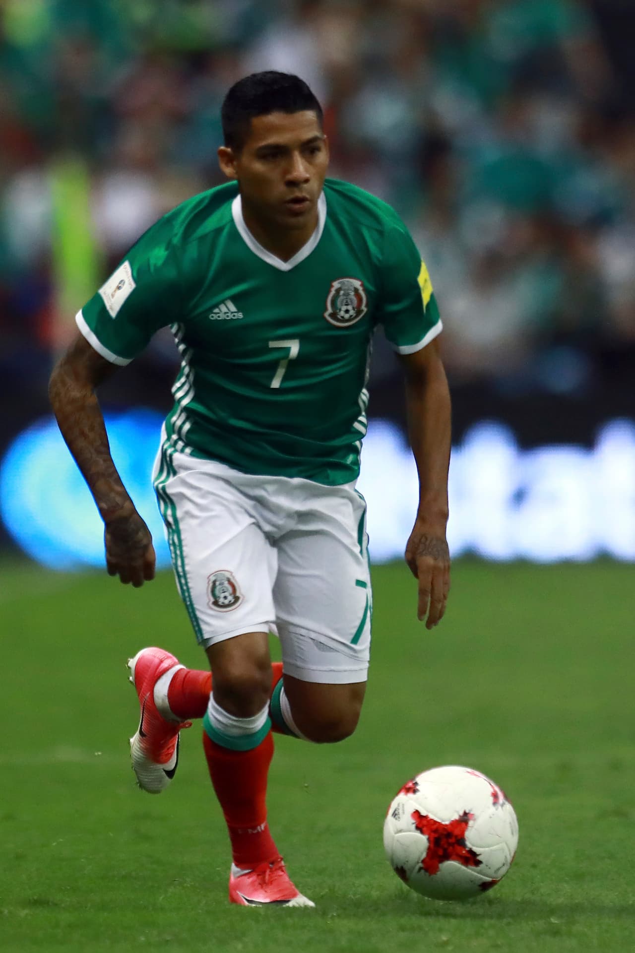 Aquino entró al minuto 55 por Marco Fabián y Osorio lo estuvo cambiando de banda constantemente. Tiene un 6.