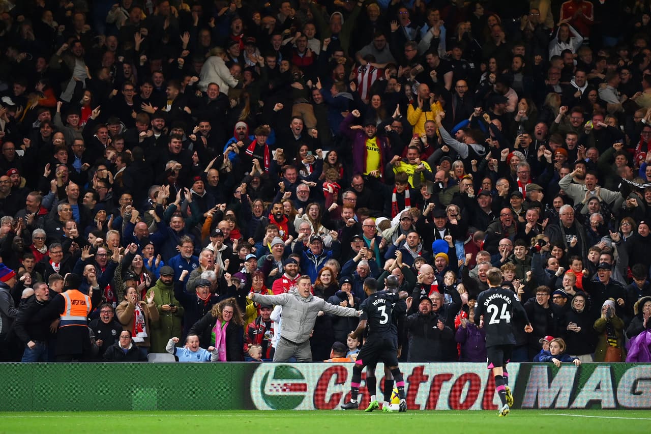 Nottingham Forest rescató en casa un empate de último minuto (2-2) ante el Brentford en la Jornada 15.