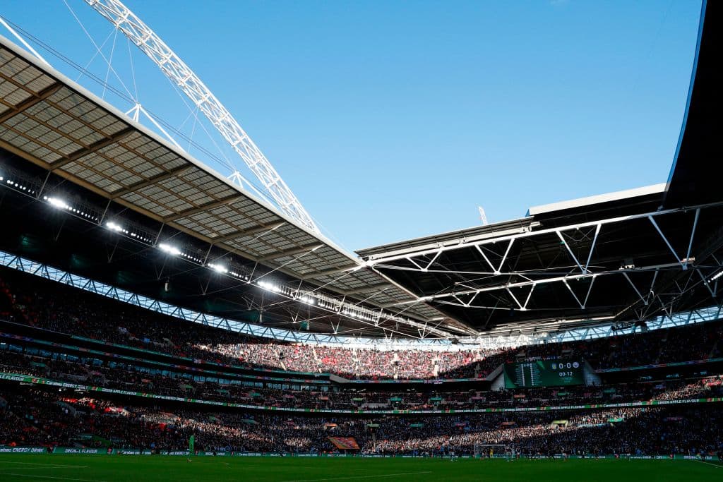 La majestuosa edificación, hogar de la selección inglesa, puede recibir hasta 90 mil espectadores.