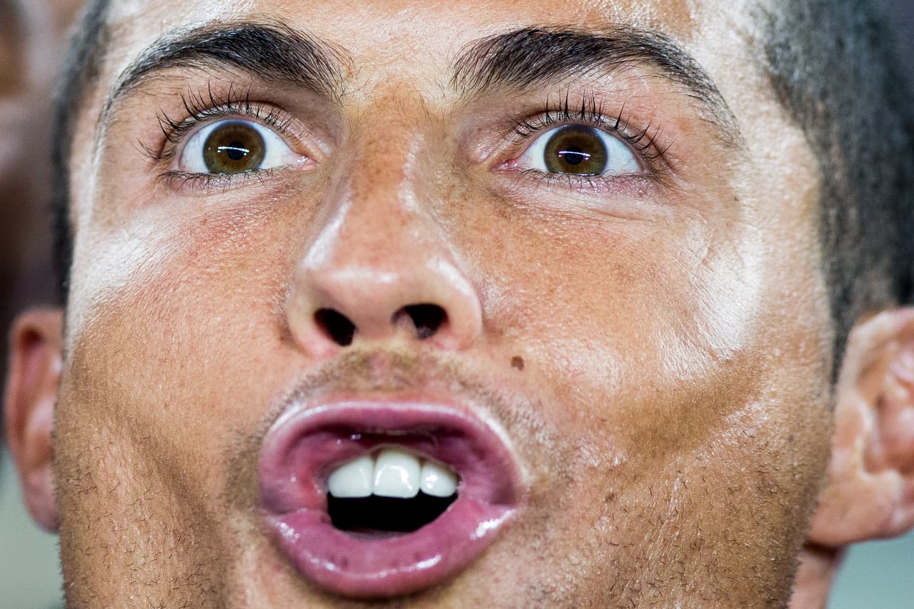 Cristiano Ronaldo renovó con el Madrid en noviembre de 2016 hasta 2021 con una claúsula de rescisión de mil millones de euros: ¡sí!