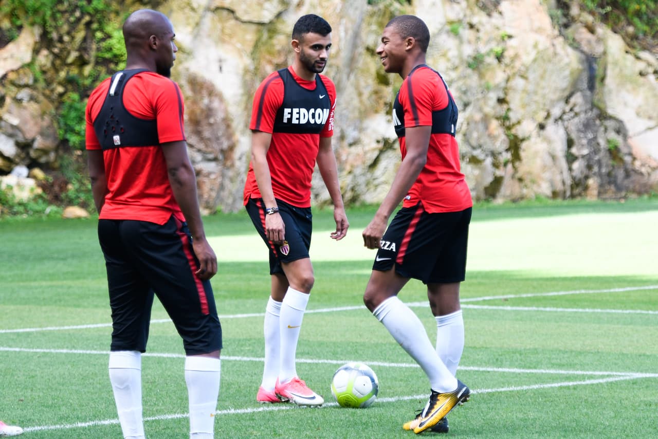 Así como en su momento se veía a Neymar sonriente mientras entrenaba con Barcelona, Mbappé parece no estar tocado por la situación alrededor de su fichaje.