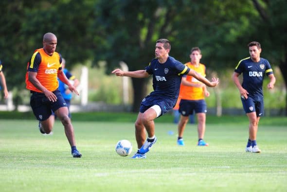 En 2008 su vida cambió al ser fichado por Boca Juniors, donde permaneció hasta el semestre que recién concluyó. Pese a que tiene capacidad para estar en Europa, ya una vez se le fue la oportunidad, cuando había interés de un club y él no pudo dejar el país, debido a que estuvo arrestado y obligado a trabajo comunitario debido a que se le acusó por tentativa de robo en 2008.