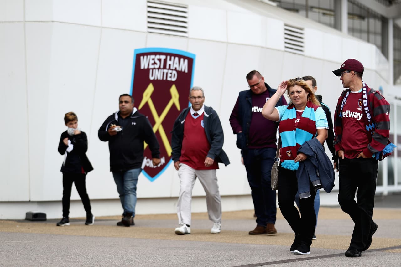 Los aficionados del West Ham United llegaban en masa al Olímpico de Londres.