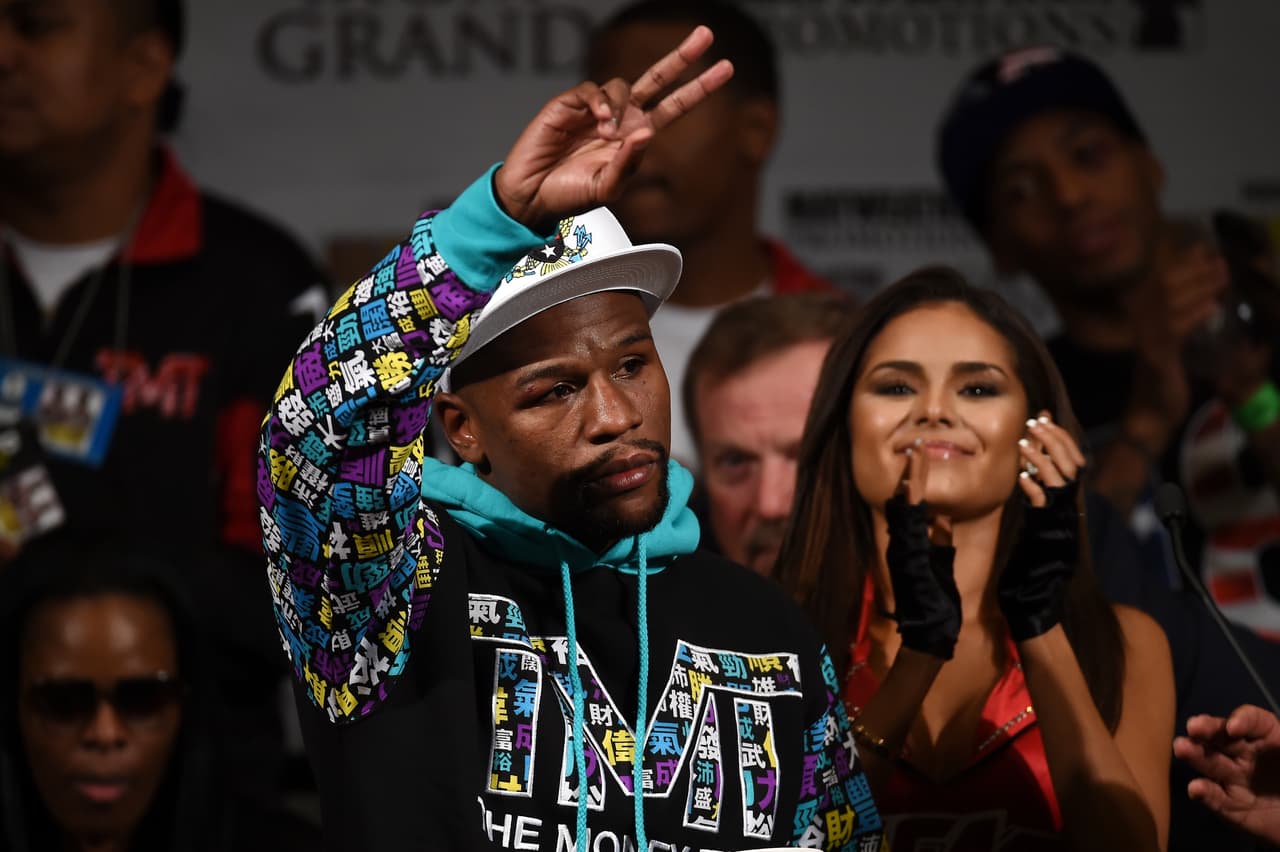 La noticia: Floyd Mayweather Jr. anunció su retiro del boxeo a mediados del mes de Agosto, un mes antes de su combate contra Andre Berto del 12 de septiembre. ‘Money’ derrotó a Berto y se retiró con una marca de 49 triunfos, cero derrotas y 26 nocauts.