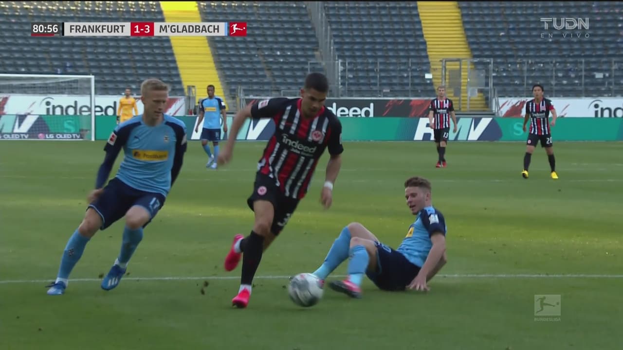 ¡Para el honor! André Silva consigue el 1-3 y E. Frankfurt se hace presente en el marcador