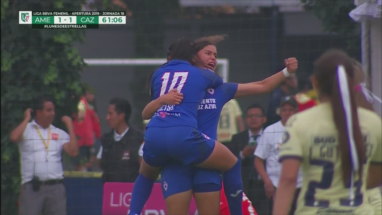 Natalia Enciso sorprende a todos y anota en un mano a mano