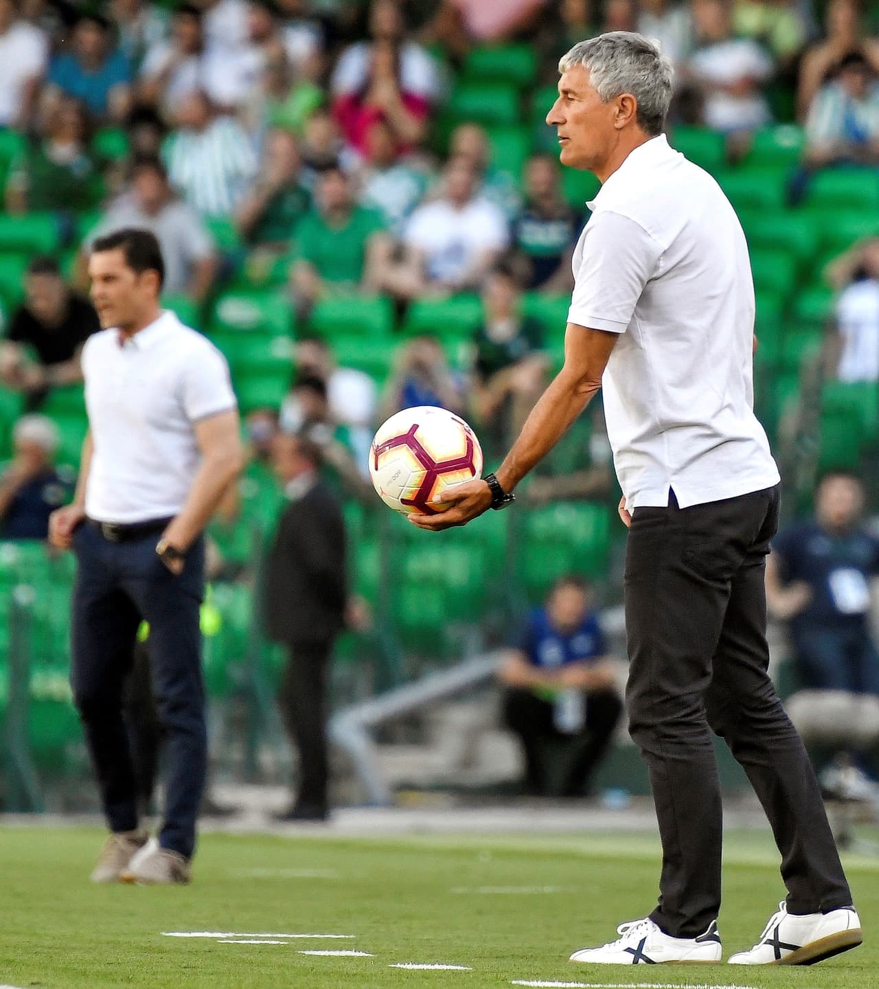 El entrenador del Real Betis, Quique Setién, puso como titular al mexicano Andrés Guardado, mientras de suplente estuvo Diego Lainez.