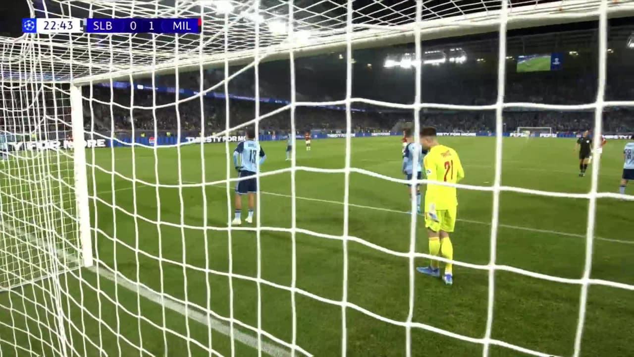 ¡GOL!  anota para Slovan Bratislava. Tigran Barseghyan