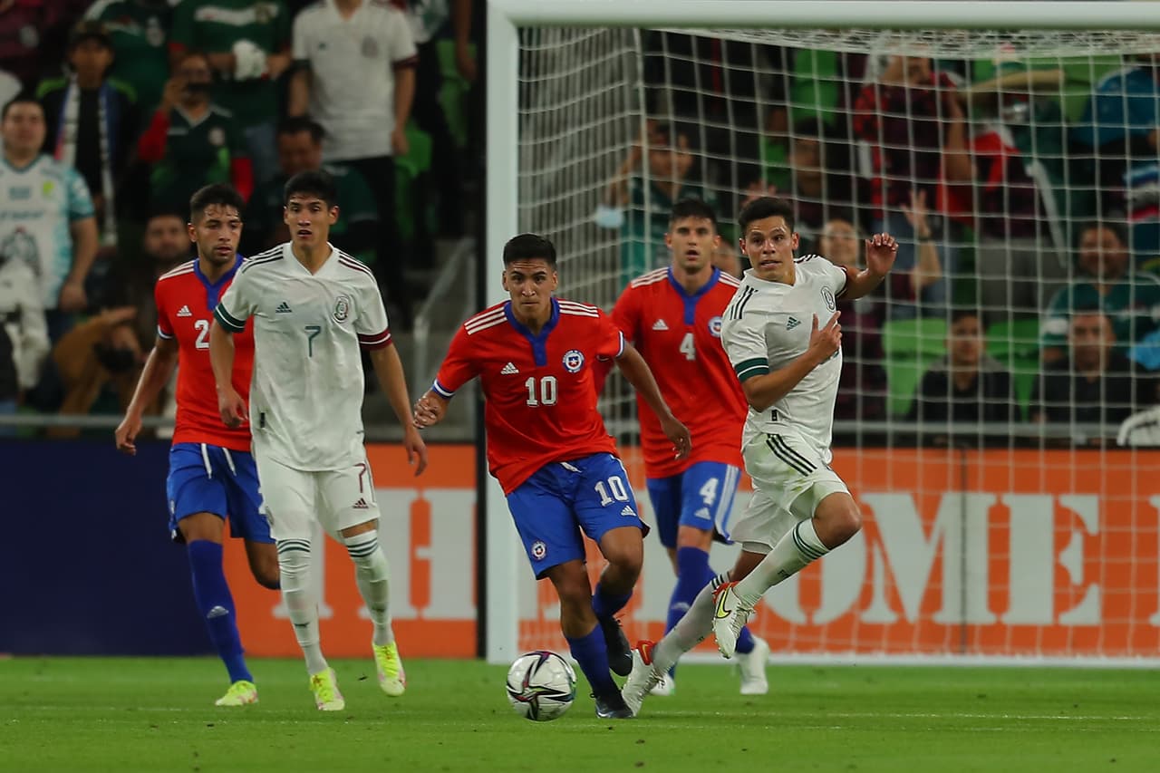 México no logra aguantar la ventaja 2-1 y terminan conformándose con un empate 2-2 frente a Chile en su último duelo del 2021.