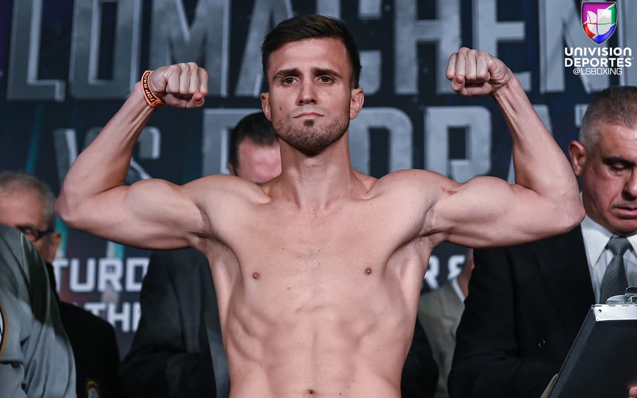 <b>Teofimo López</b> y
<b> Mason Menard </b>se verán las caras en pelea de eliminatoria a 10 rounds en peso ligero. Ambos pesaron 135 libras.