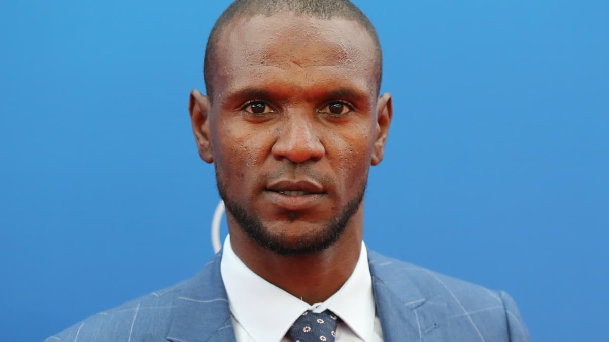 Siguen los cambios; el Barcelona rescinde contrato de Éric Abidal