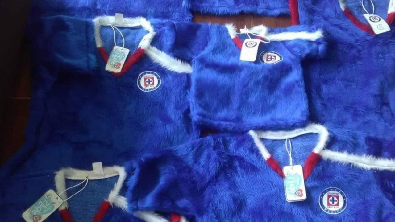 Y es que la gente le ha dicho a Christopher que les venda su camiseta, por lo cual ha emprendido el nuevo negocio.