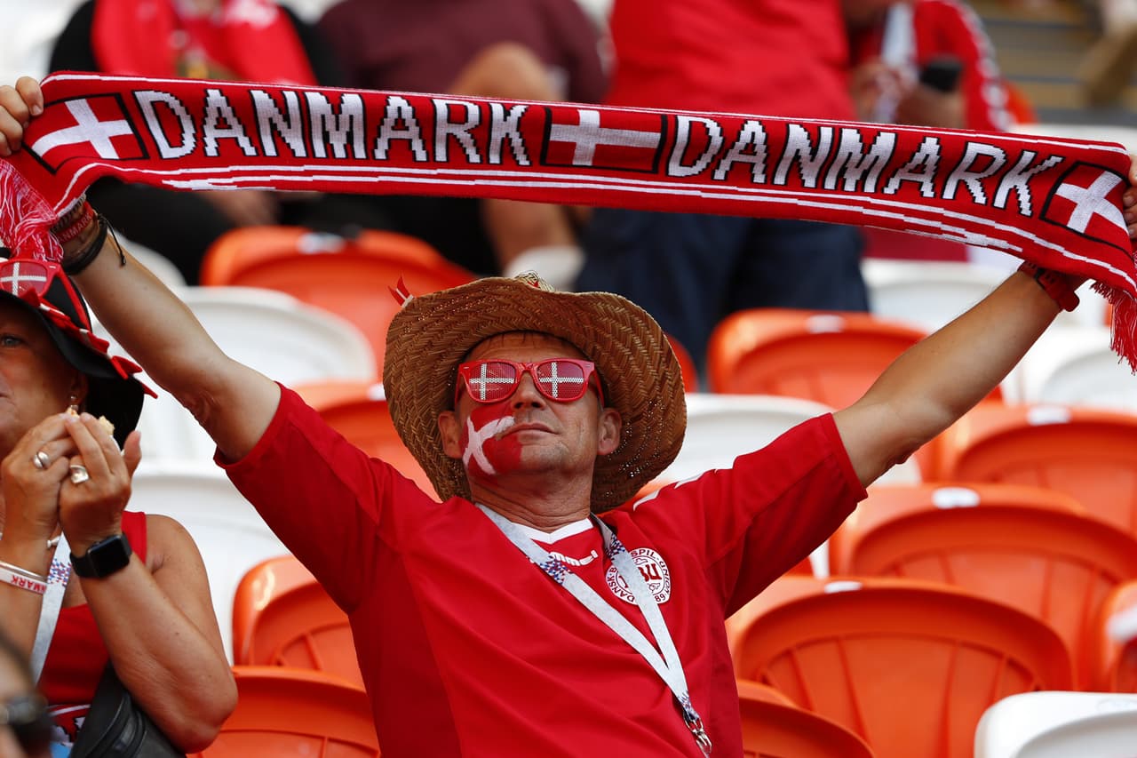 Perú y Dinamarca enmarcan con la pasión inca y el amor vikingo la colorida presencia y la fiesta de sus fanáticos en medio del partido del grupo C en el Mundial de Rusia 2018.