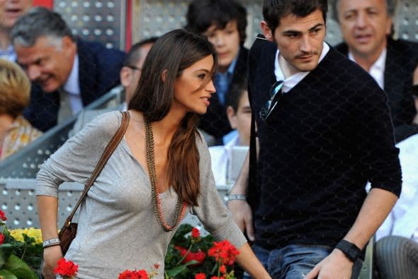 Es conocido por todas las mujeres del mundo como el hombre que besó a su novia, la periodista Sara Carbonero, frente a todos, tras ganar la última Copa Mundial. Mira aquí todo sobre el Mundial