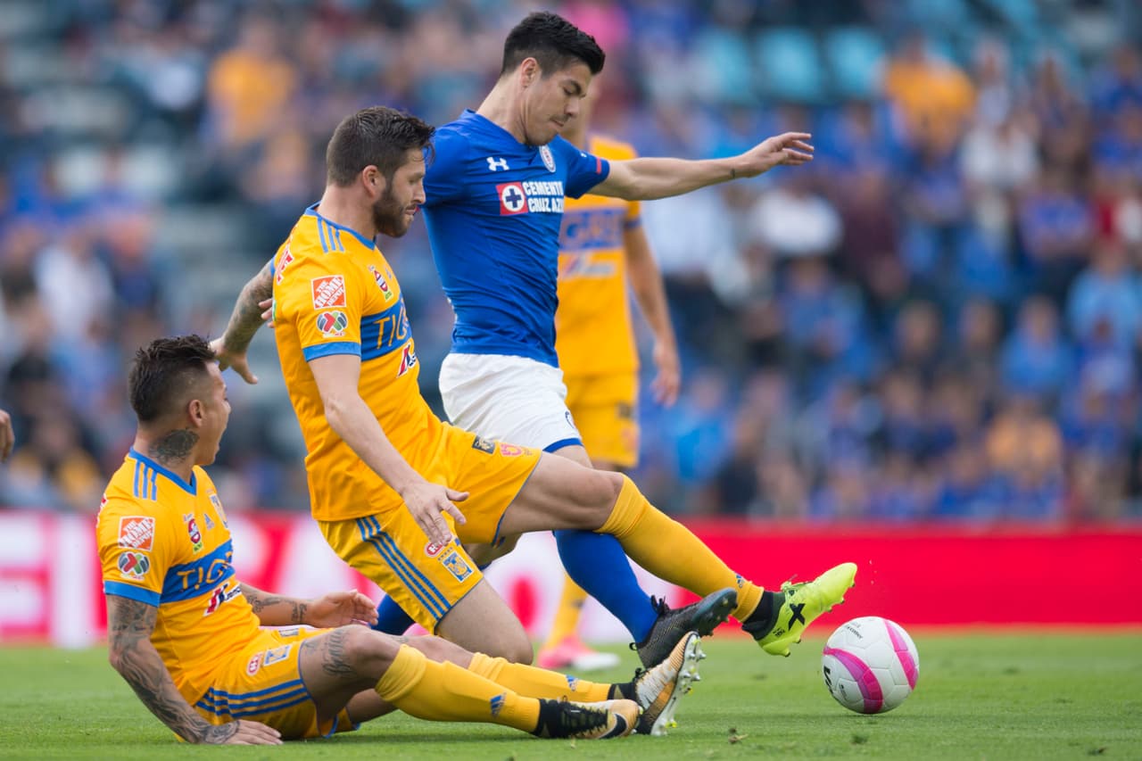 En los primeros minutos Cruz Azul salió a gran nivel dispuestos a imponer condiciones.