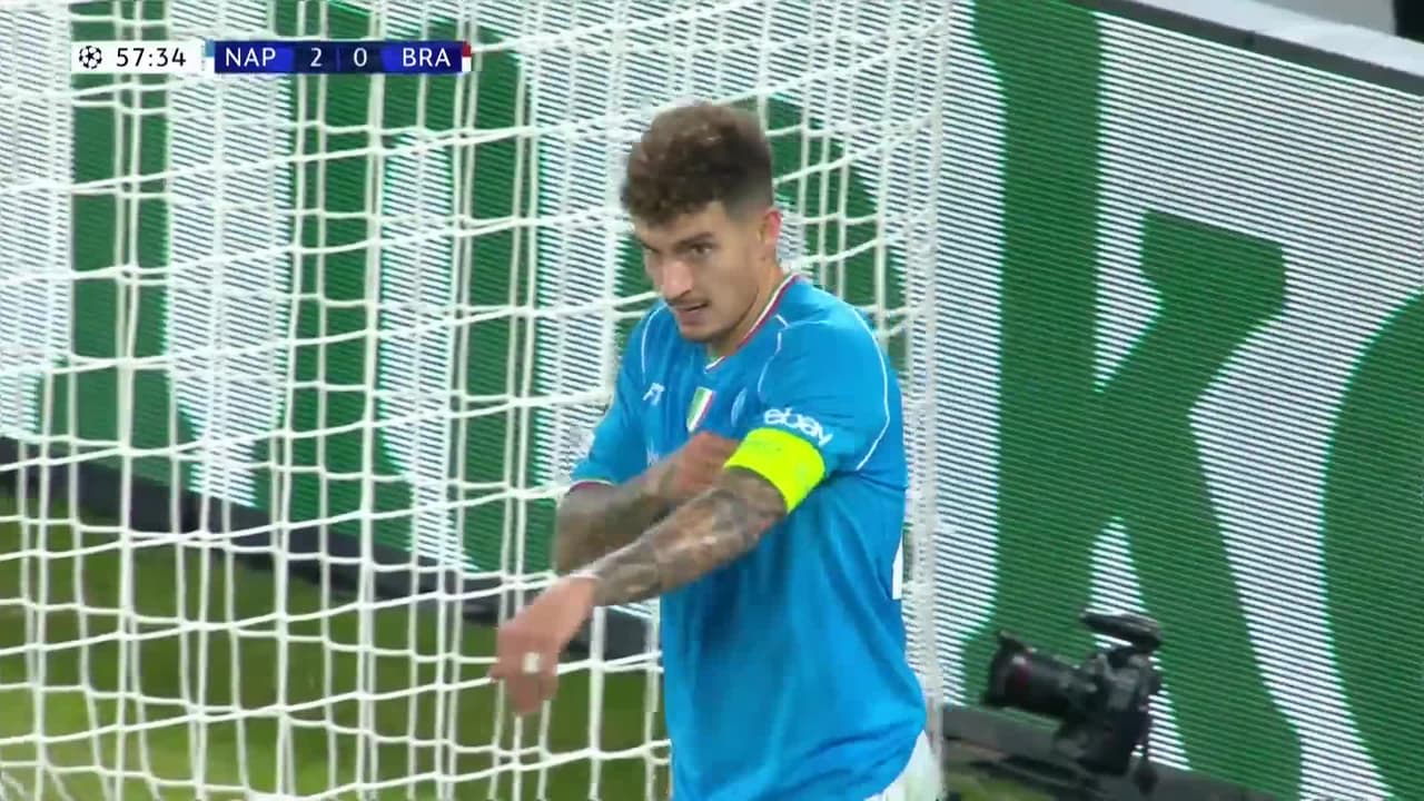 ¡TIRO ATAJADO! disparo por Abel Ruiz.