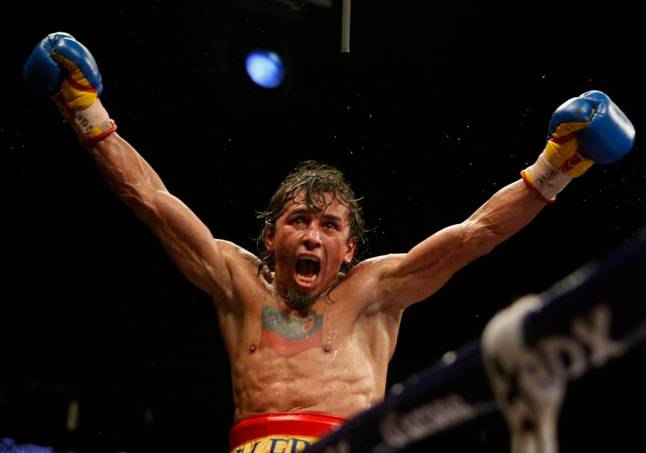 El boxeador venezolano Edwin Valero se suicidó en su celda tras ser acusado de matar a su esposa. Tenía 27 peleas ganadas y un futuro prominente.