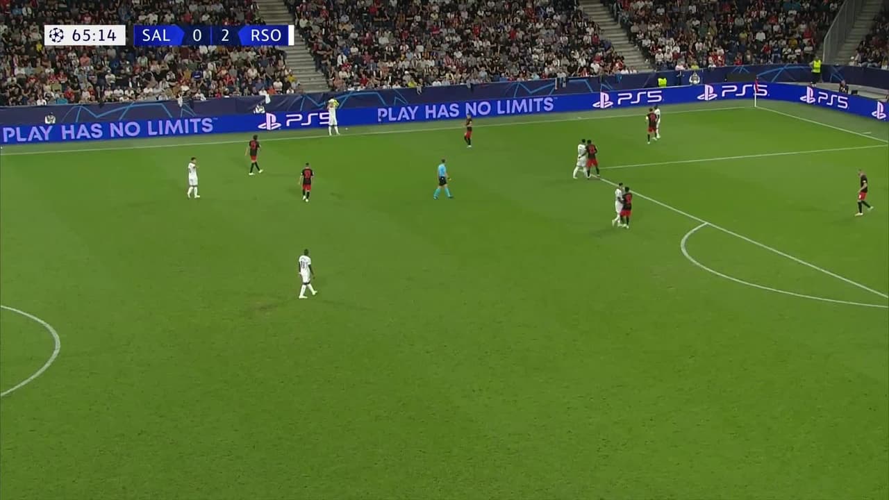 ¡TIRO ATAJADO! disparo por Mikel Oyarzabal.