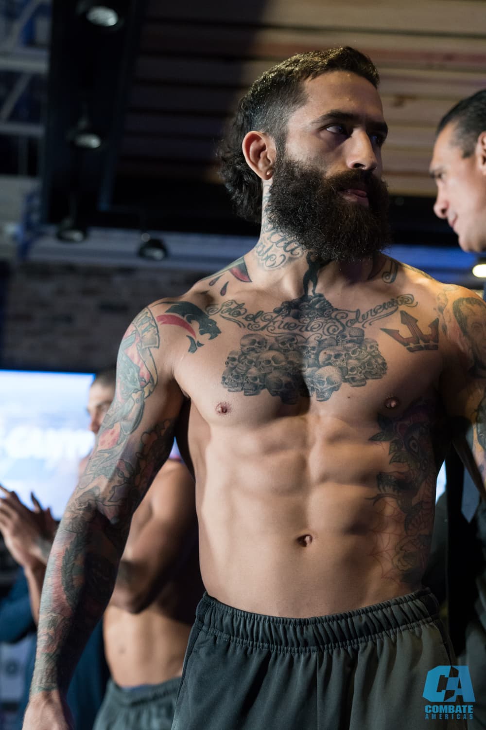 El Gimnasio de Nuevo León, Monterrey, vivió el inicio del Combate Américas II de este 2018 en el que la pelea antre Erik 'Goyito' Pérez y David 'DJ' Fuentes será la cereza de la noche. Los pesajes no tuvieron mayor sobresalto y ya está todo preparado para que en la noche del viernes los luchadores busquen la victoria.